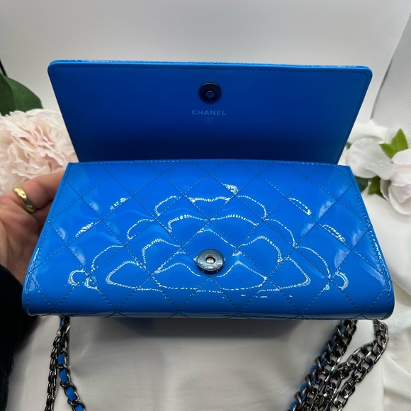 CHANEL BLUE PATENT LEATHER BOY WOC - Picture 3 of 10